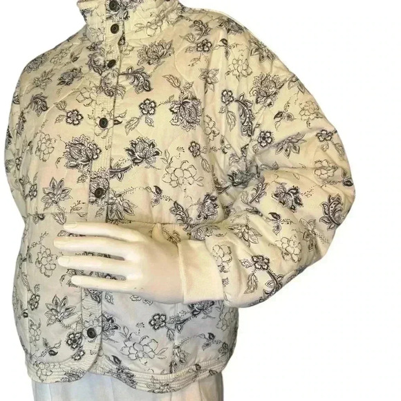 Kensie Jeans Quilted Jacket Women’s Floral Pattern, Button Up Snap Closure. - Picture 4 of 11